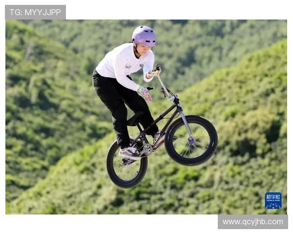 中国队包揽自由式小轮车世锦赛女子公园赛前三名展现中国极限运动巾帼实力