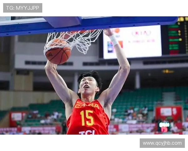 周琦征战NBL时期爆扣血冒展现职业生涯巅峰风采全面统治赛场力 周琦征战NBL时期爆扣血冒展现职业生涯巅峰风采全面统治赛场力